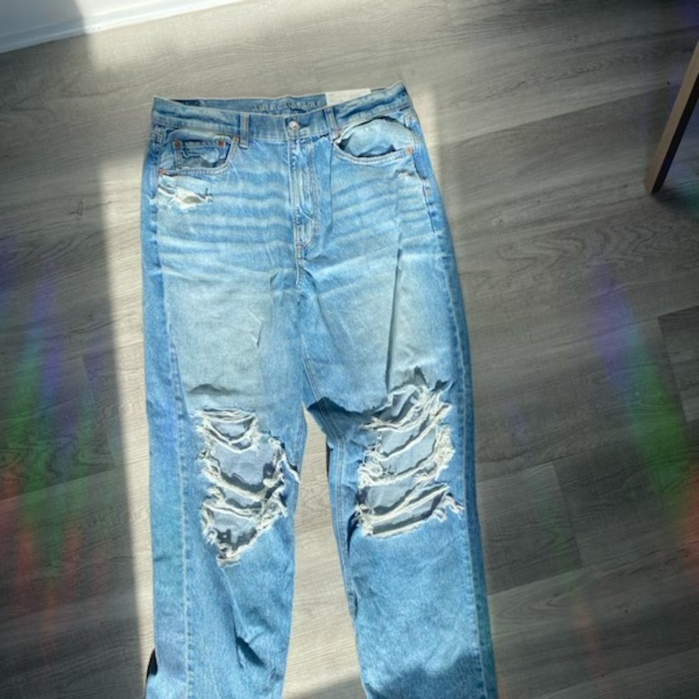 Strigid Maerican Eagle Jeans- Mid-waist rise bagged straight